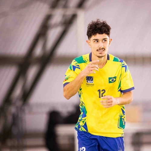 Hiago Ribeiro, ex-atleta da Taça EDP das Comunidades e jogador da seleção brasileira de futebol de surdos