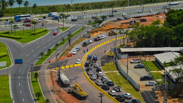 Alteração no fluxo da Norte Sul, para os veículos que vêm da Serra em direção à praia, teve início na tarde desta quarta-feira (19)