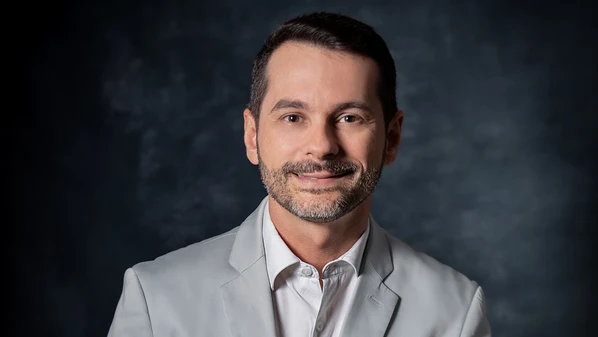 O dermatologista Ricardo Tiussi, presidente da Sociedade Brasileira de Dermatologia/ES, fala sobre os sintomas mais comuns, os métodos de prevenção mais eficazes e os perigos das câmaras de bronzeamento