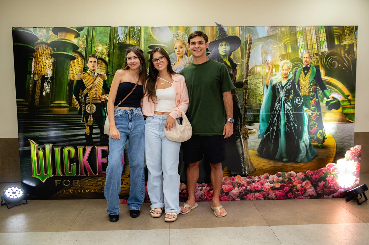 Beatriz Martim,  Anna Luisa Malacarne e  Lucas Brotto
