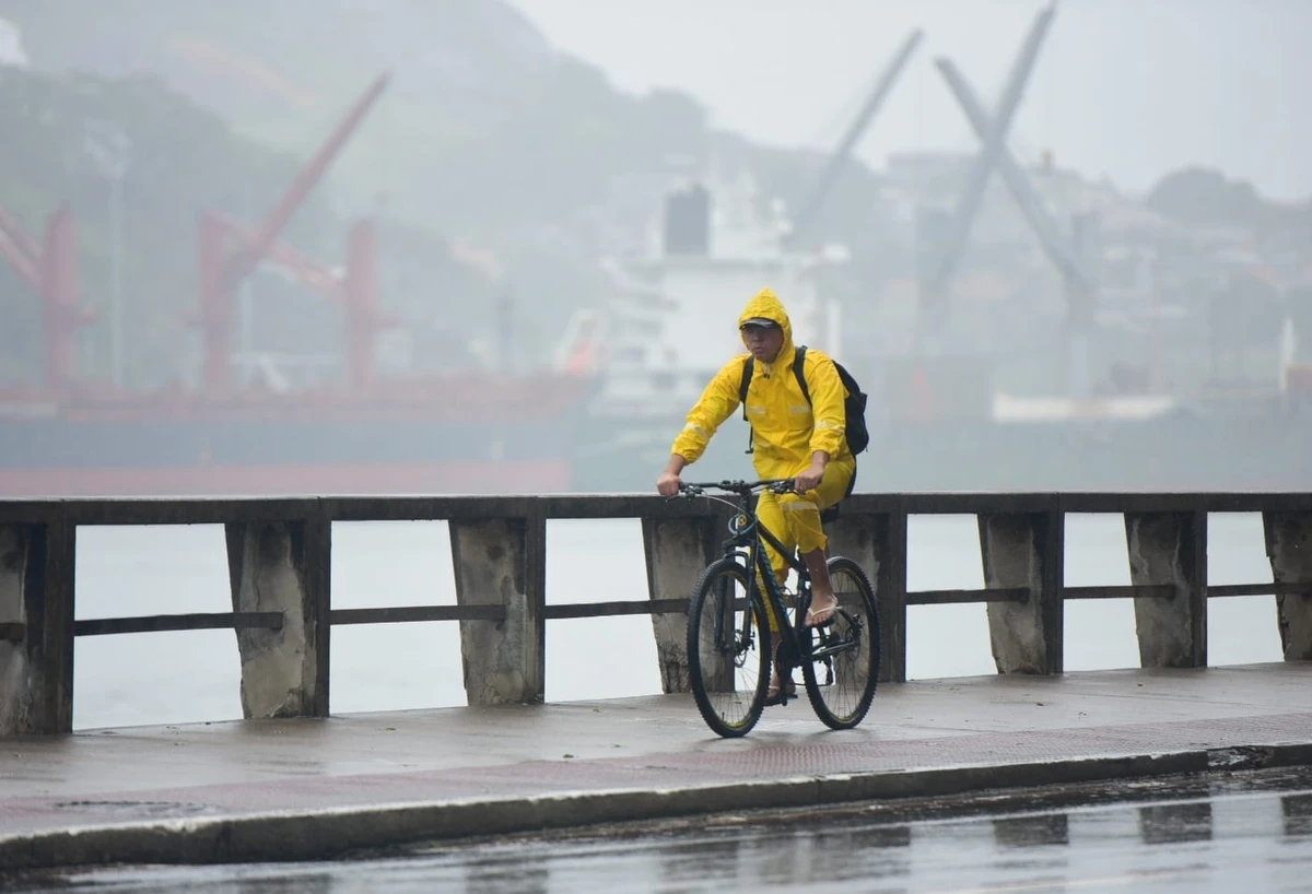 chuva; chuva em Vitória; tempo chuvoso; nublado; chuva no ES