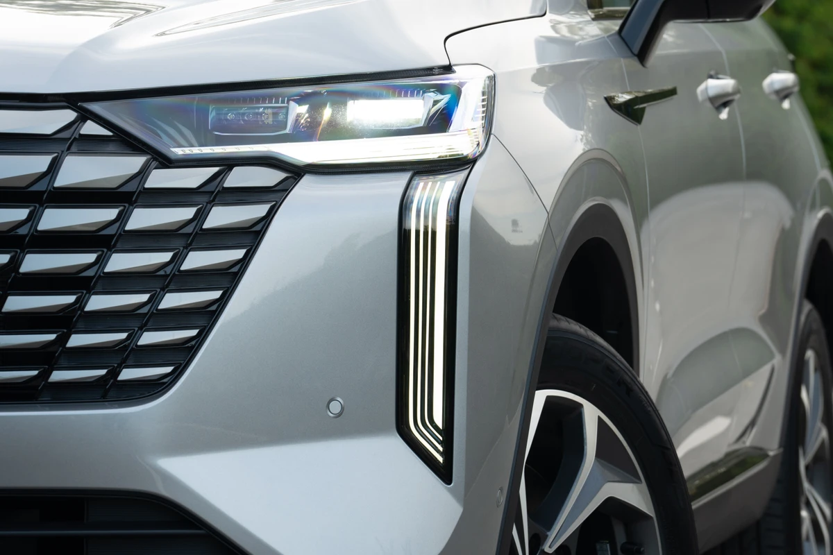 DRLs verticais em led se destacam na nova grade do Haval H6 por Ed Danessi/GMW/Divulgação