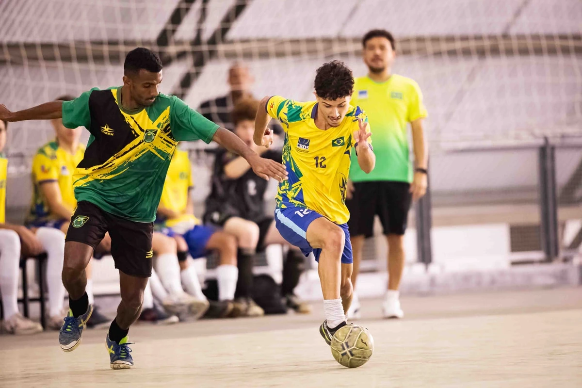 Hiago também veste a camisa da seleção com a equipe de futsal