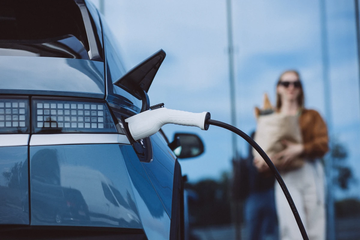 Mercado de usados pode ser boa opção para quem deseja comprar um carro elétrico por um preço mais acessível do que os modelos zero quilômetro.