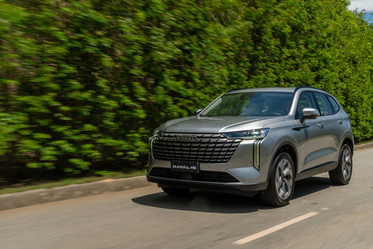 Adição de DRLs verticais é a principal mudança visual no novo design do H6 