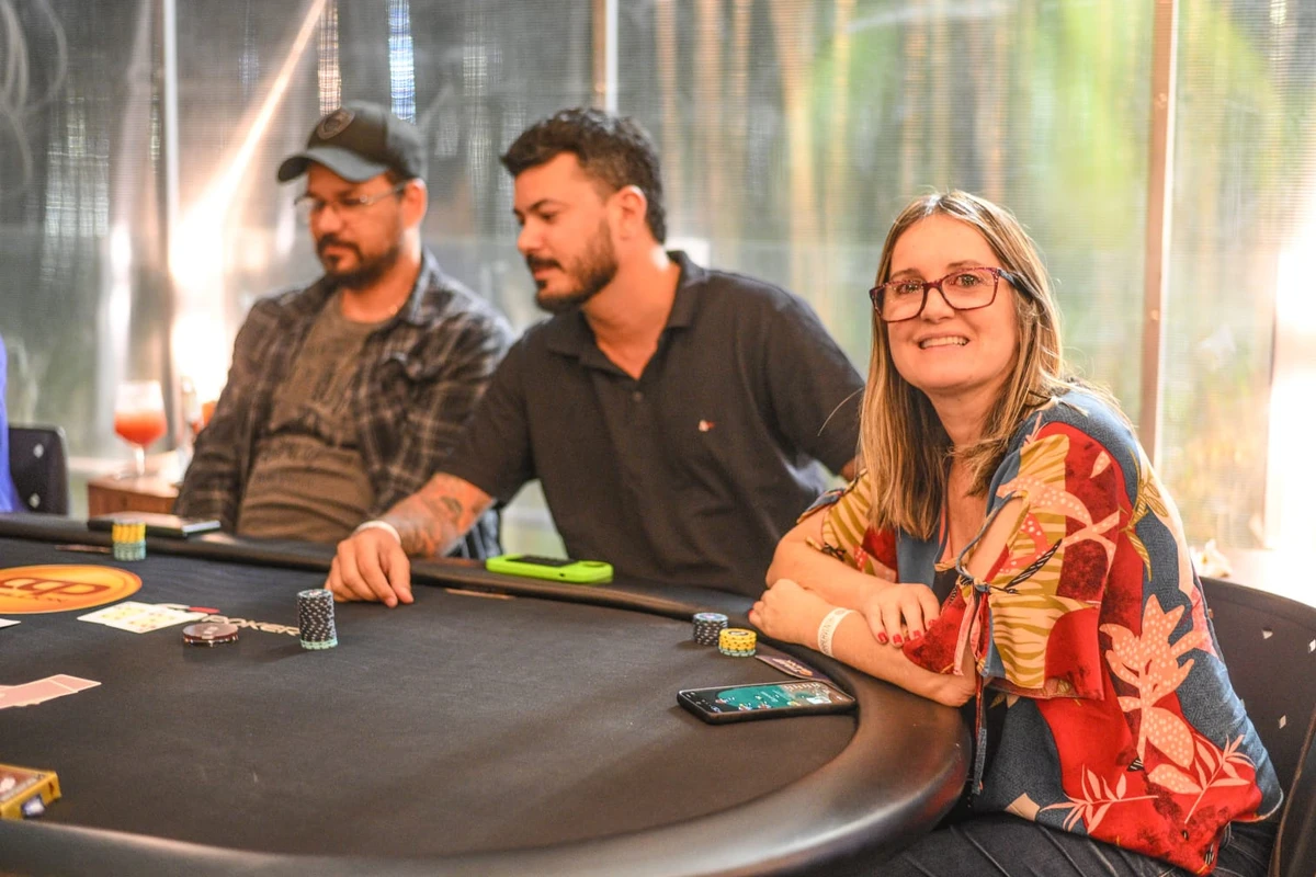 Poker Night, evento informal em gastrobar da Praia de Camburi
