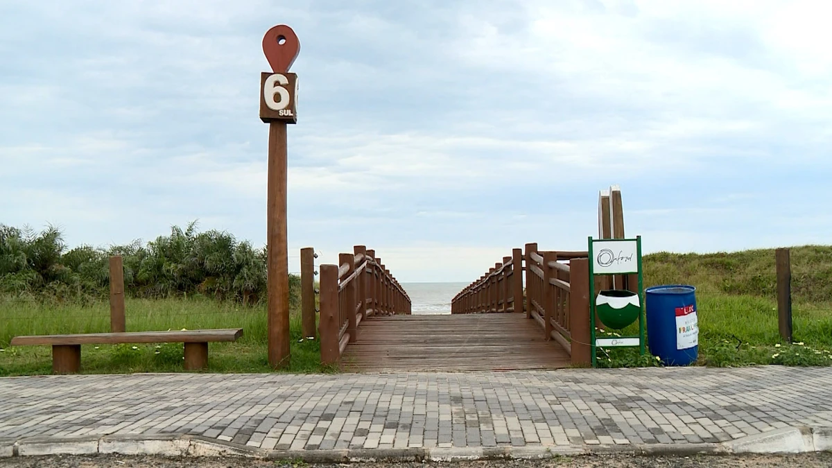 Ponto 6 da praia de Guriri, em São Mateus