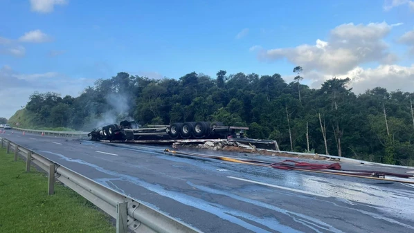 Ecovias Capixaba, responsável pelo trecho, informou que a ação já estava em andamento por volta das 9h20 desta sexta-feira (21); não houve necessidade de interdição da via