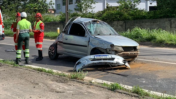 Segundo a PRF, o condutor seguia no sentido São Mateus e o acidente ocorreu no momento em que ele realizava uma ultrapassagem em trecho de faixa contínua, onde a manobra é proibida.