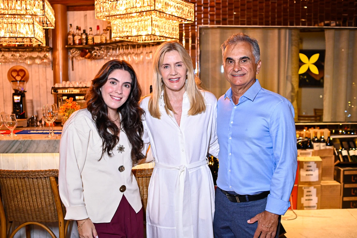 Bruna, Cecília e Otamar Rogério no jantar para amigos e parceiros para apresentar do Vive Le Vin