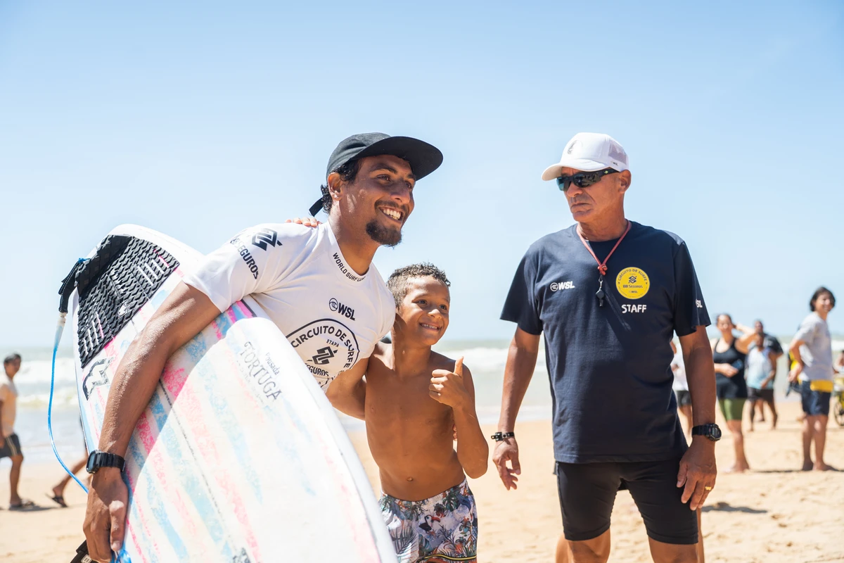 Luiz Fernando Neiva se consagrou o primeiro a vencer uma bateria da WSL no Espírito Santo