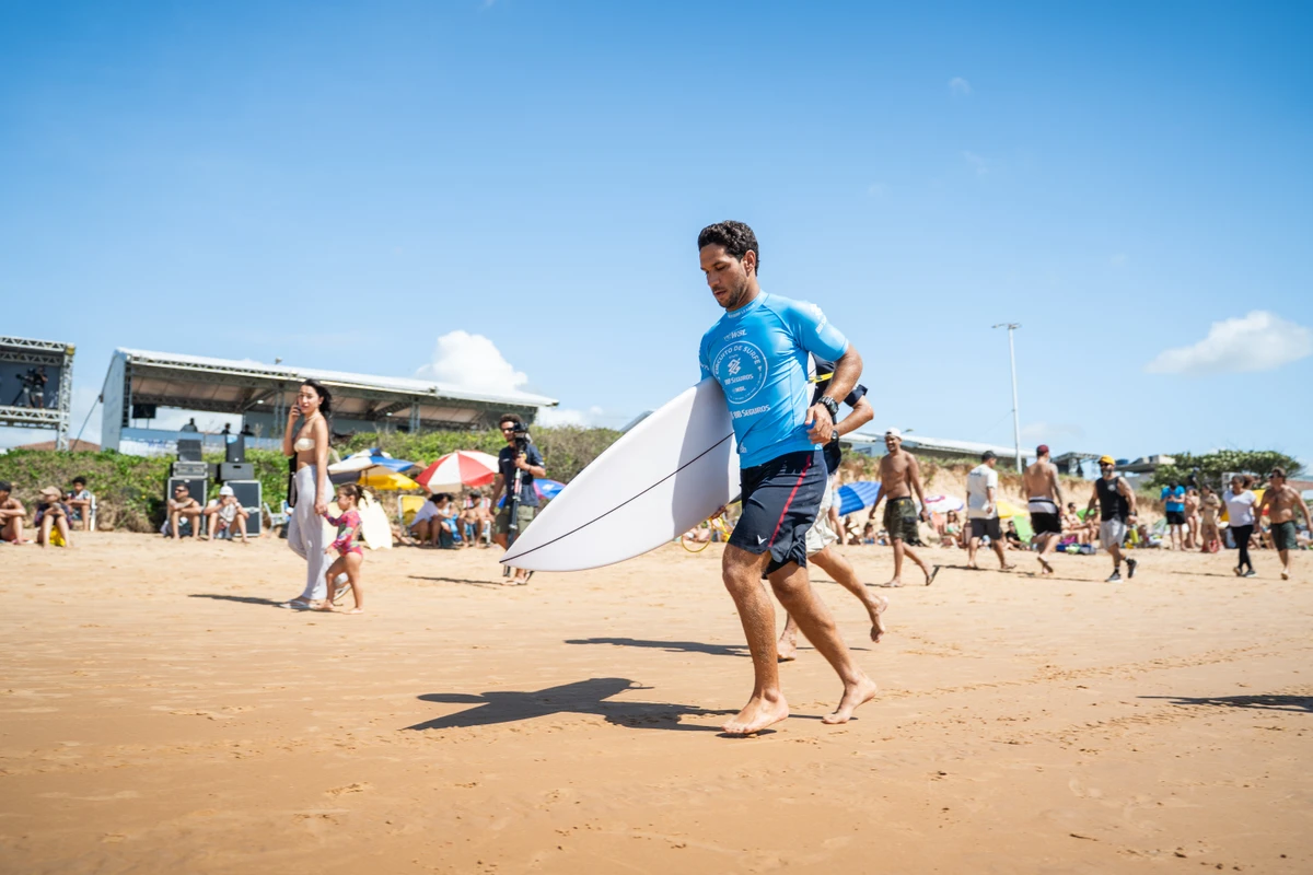 Rodrigo Cardoso no primeiro dia de competição do Circuito Banco do Brasil de Surfe - Etapa BB Seguros - Guarapari/ES por WSL/Pedro Paiva