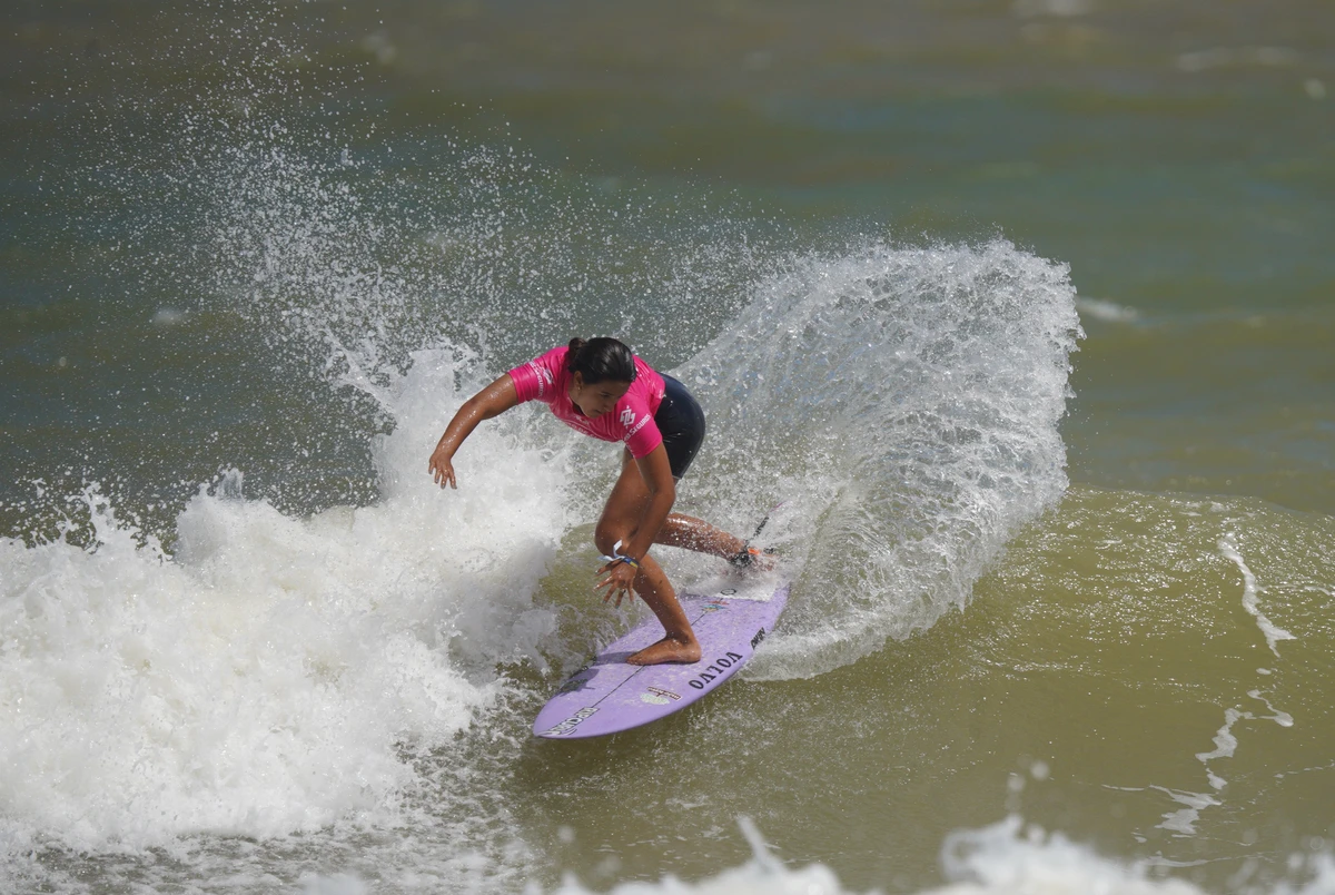Surfe na Praia d'Ulé por Ricardo Medeiros