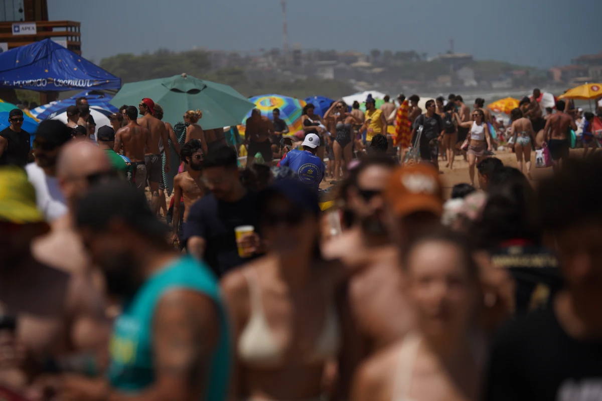 Surfe na Praia d'Ulé por Ricardo Medeiros