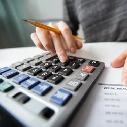 Regras finais serão divulgadas pela Receita no início de março, quando começa a entrega do IR; isenção para quem tem renda até R$ 5.000 só entra na declaração de 2027