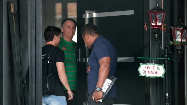 Desejo que Bolsonaro tenha
acesso a todos os direitos que a legislação brasileira prevê e que uma justiça
justa seja concretizada para que a democracia prevaleça