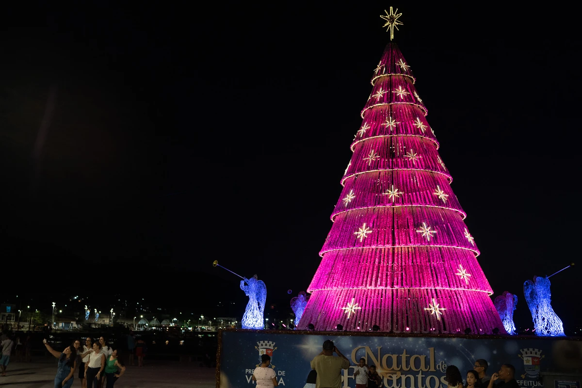 Decoração de Natal na Ilha das Caieiras por Vitor Jubini