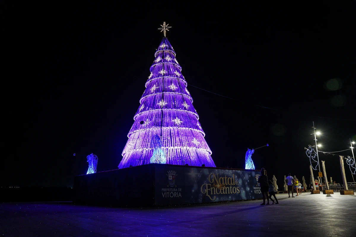 Decoração de Natal na Ilha das Caieiras por Vitor Jubini