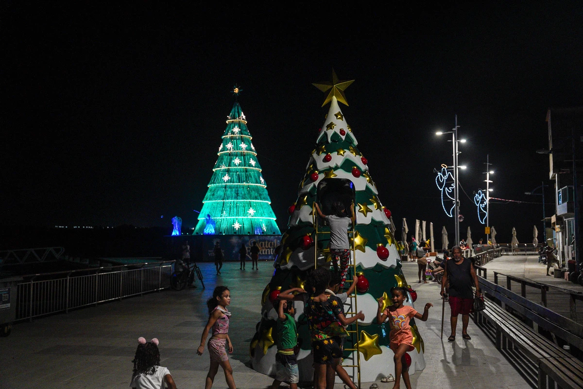 Decoração de Natal na Ilha das Caieiras por Vitor Jubini