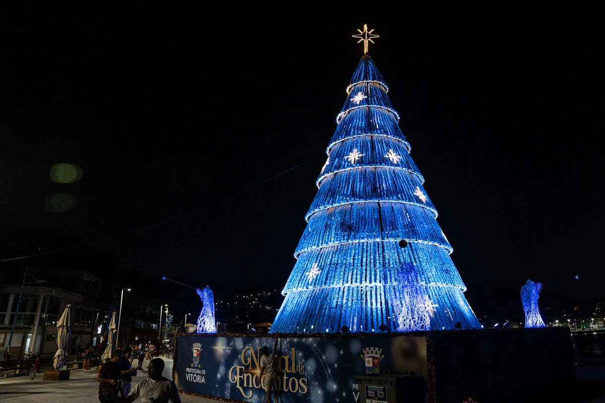 Decoração de Natal na Ilha das Caieiras por Vitor Jubini