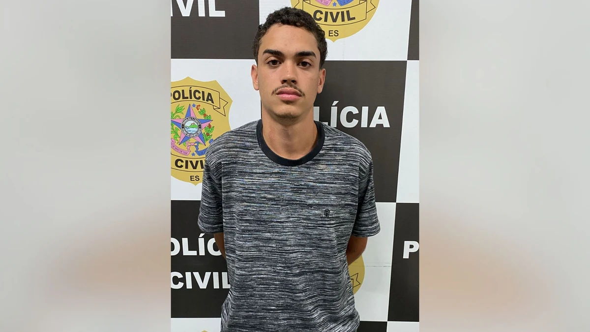 Samuel Cararo de Paula, Vulgo Secão , 19 anos, faz parte do tráfico no morro da garrafa