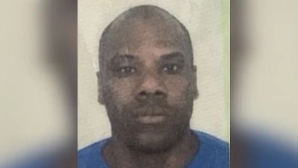 Crime ocorreu na noite de sexta-feira (21), no bairro Céu Azul, quando um suspeito entrou no local atirando contra a vítima