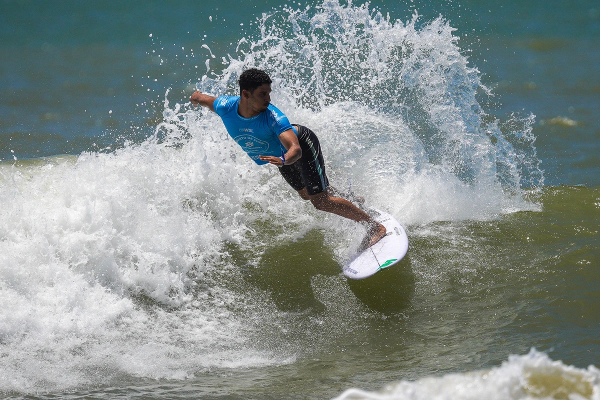 Caio Costa. Etapa do WSL (World Surf League) na Praia D'Ulé em Guarapari por Vitor Jubini