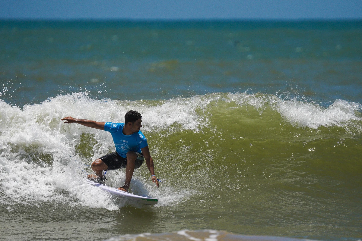 Caio Costa. Etapa do WSL (World Surf League) na Praia D'Ulé em Guarapari por Vitor Jubini