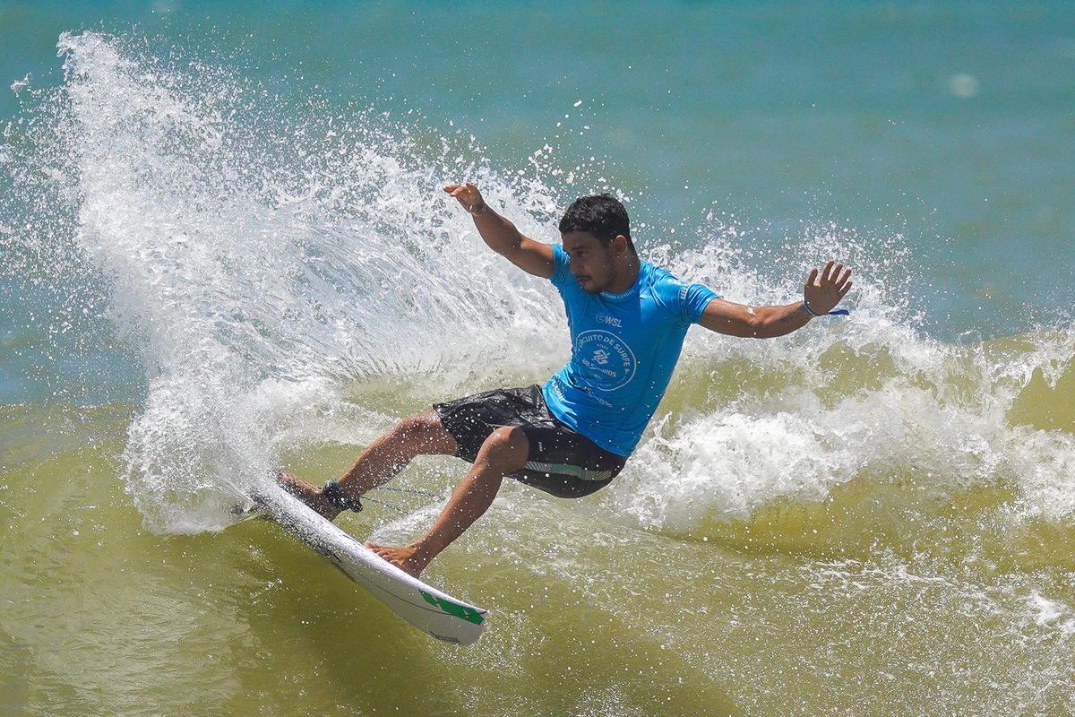 Caio Costa. Etapa do WSL (World Surf League) na Praia D'Ulé em Guarapari por Vitor Jubini
