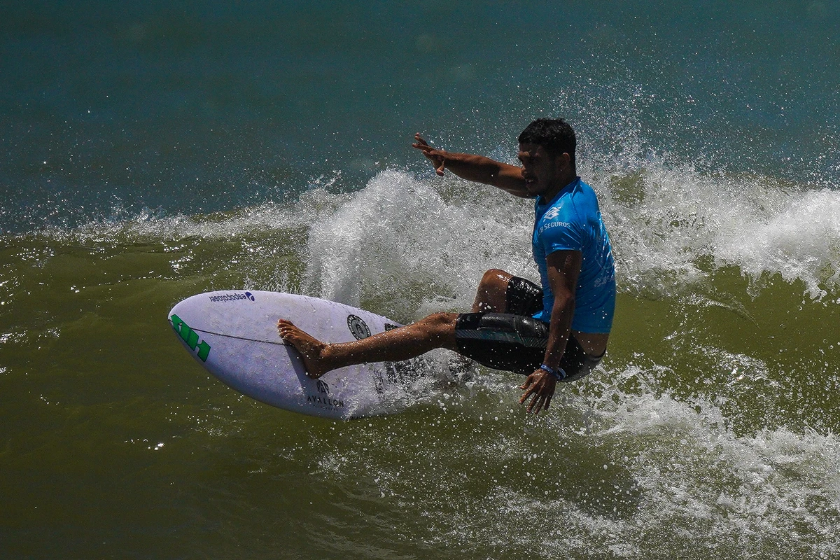 Caio Costa. Etapa do WSL (World Surf League) na Praia D'Ulé em Guarapari por Vitor Jubini