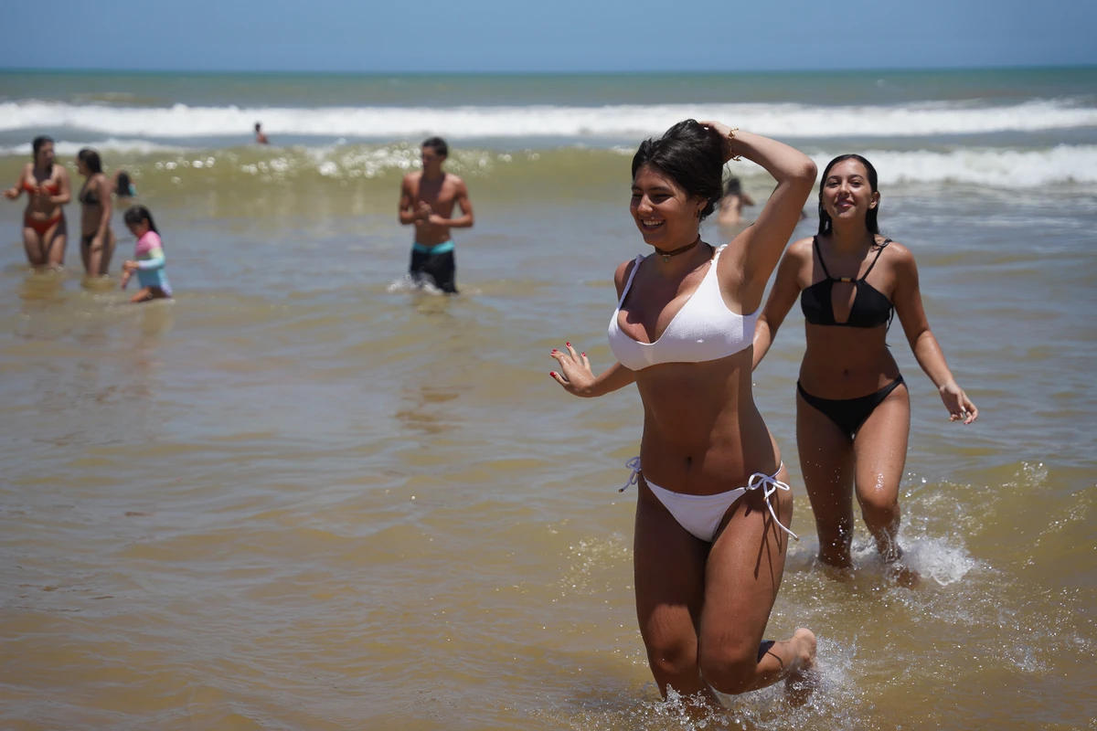 Etapa do WSL (World Surf League) na Praia D'Ulé em Guarapari por Vitor Jubini