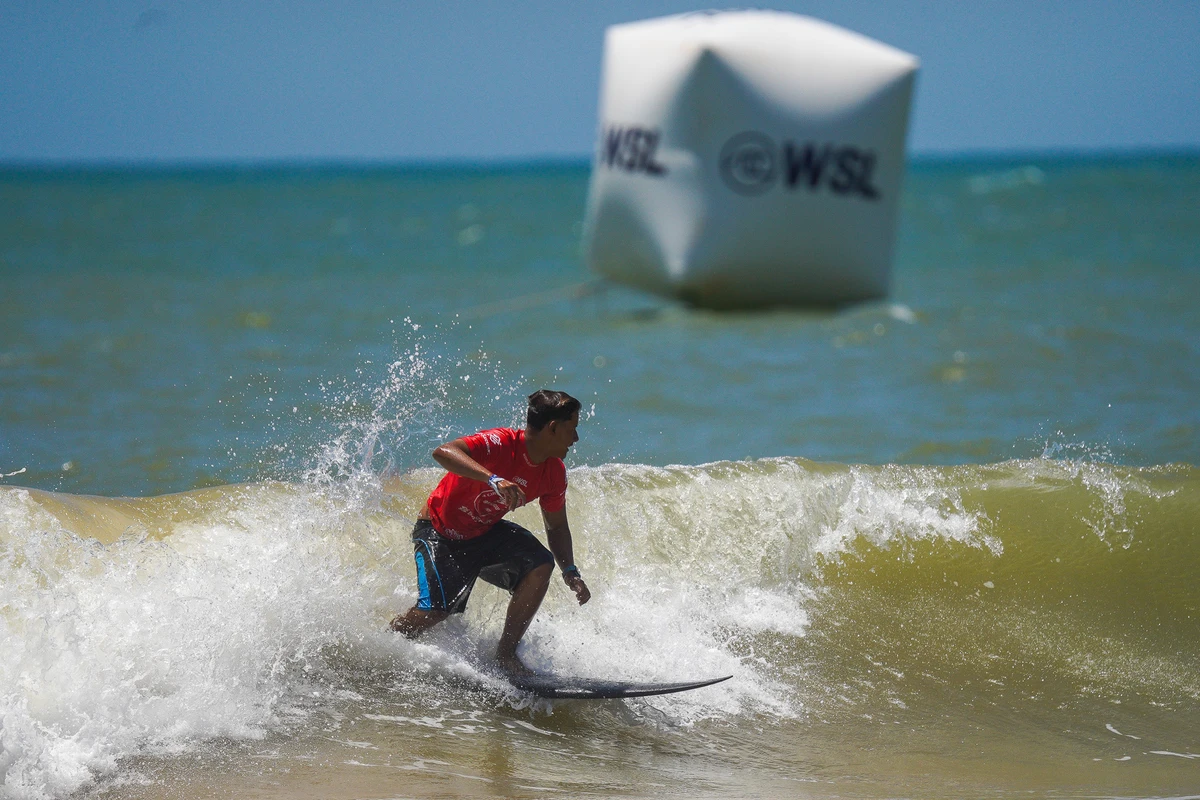 Matheus Neves.Etapa do WSL (World Surf League) na Praia D'Ulé em Guarapari por Vitor Jubini