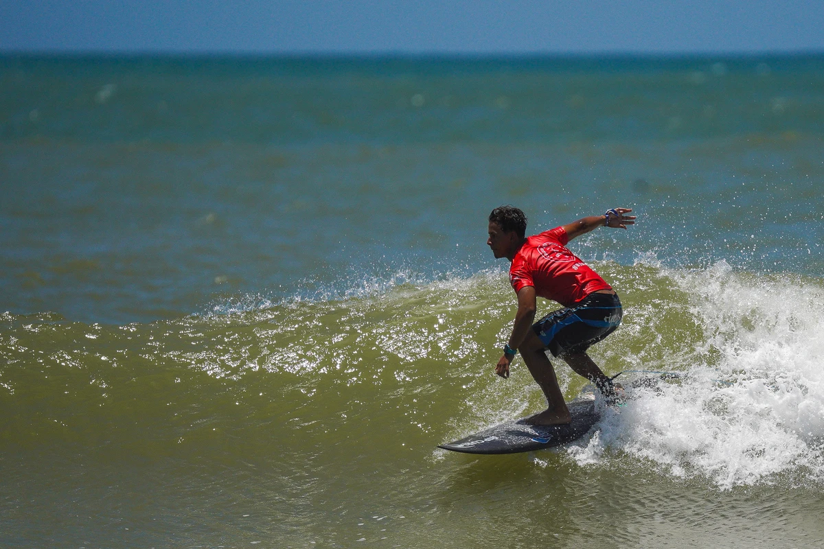 Matheus Neves.Etapa do WSL (World Surf League) na Praia D'Ulé em Guarapari por Vitor Jubini