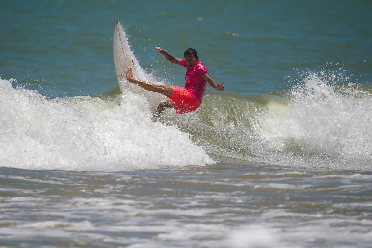 Silvana Lima. Etapa do WSL (World Surf League) na Praia D'Ulé em Guarapari por Vitor Jubini