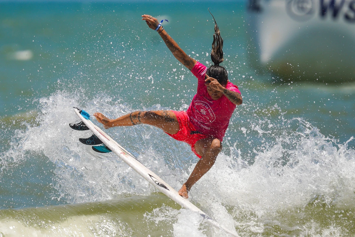 Silvana Lima. Etapa do WSL (World Surf League) na Praia D'Ulé em Guarapari por Vitor Jubini