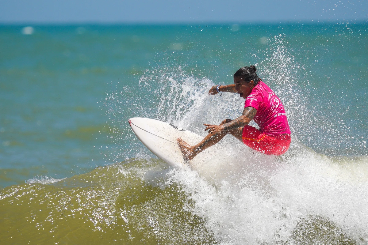 Silvana Lima. Etapa do WSL (World Surf League) na Praia D'Ulé em Guarapari por Vitor Jubini