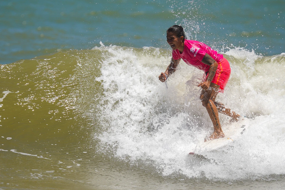 Silvana Lima. Etapa do WSL (World Surf League) na Praia D'Ulé em Guarapari por Vitor Jubini