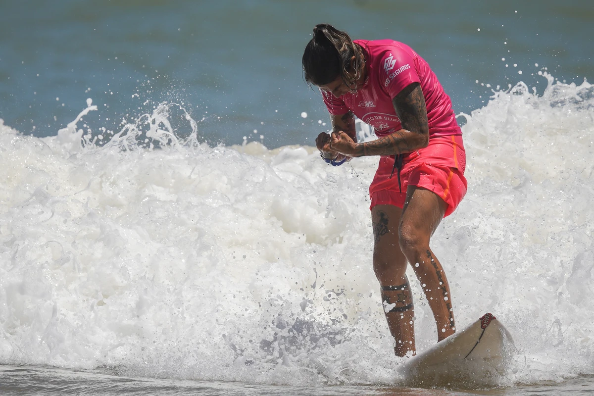 Silvana Lima. Etapa do WSL (World Surf League) na Praia D'Ulé em Guarapari por Vitor Jubini