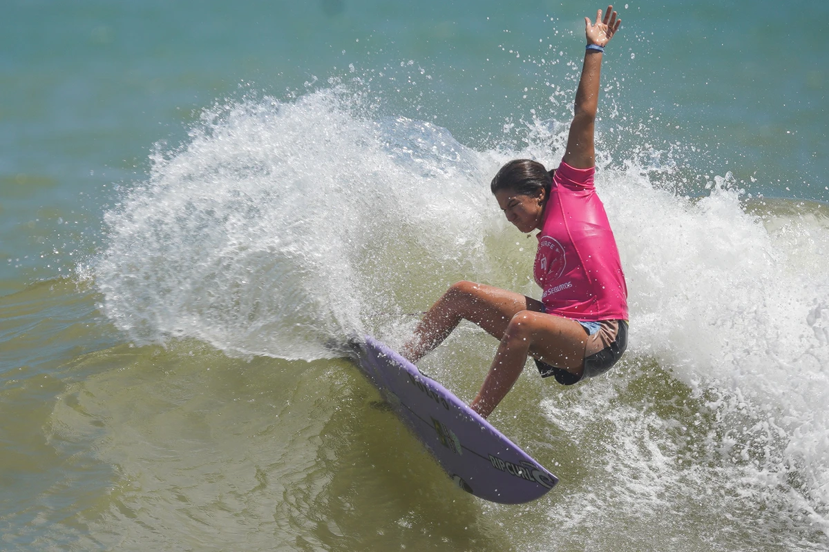 Sophia Medina. Etapa do WSL (World Surf League) na Praia D'Ulé em Guarapari por Vitor Jubini
