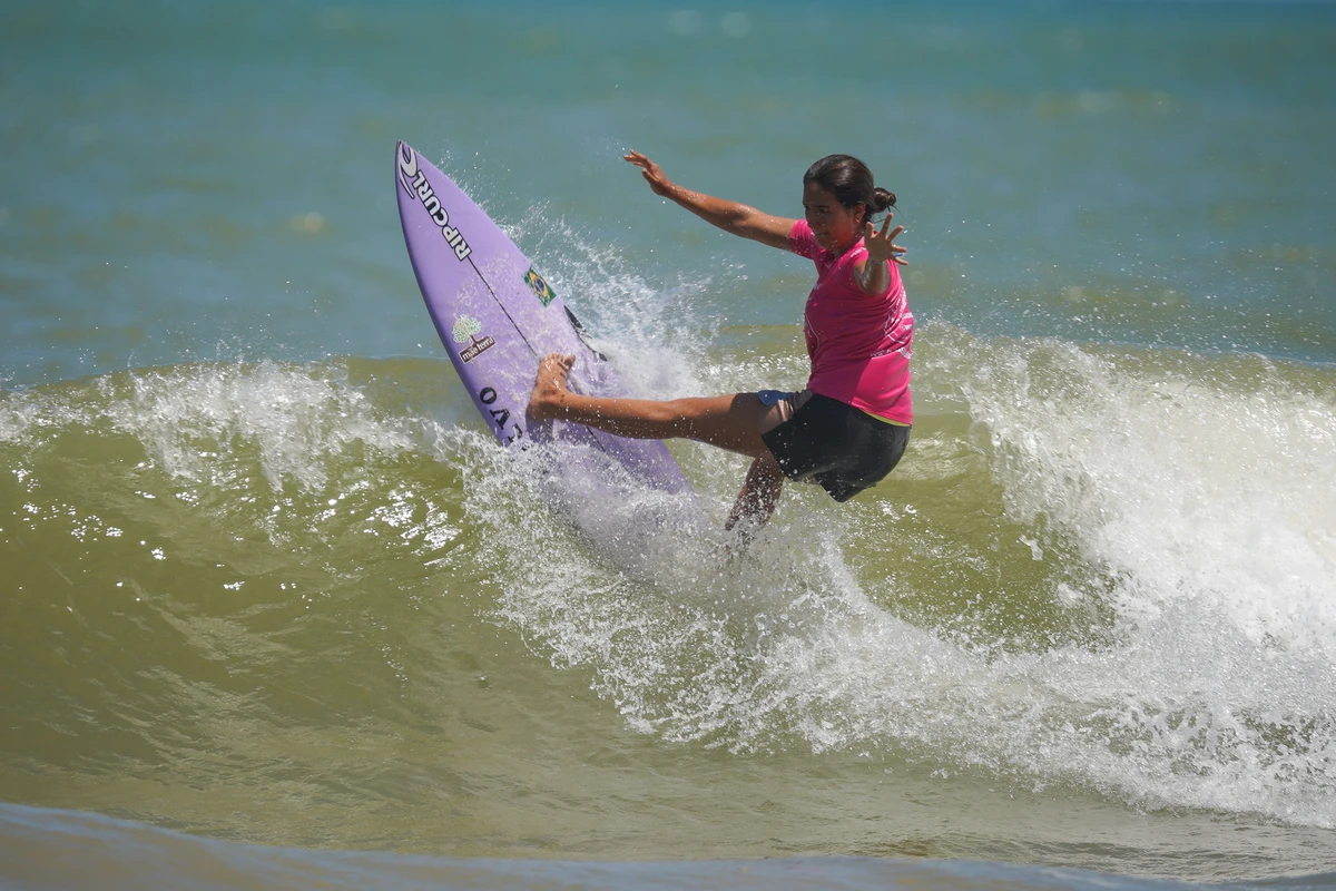 Sophia Medina. Etapa do WSL (World Surf League) na Praia D'Ulé em Guarapari por Vitor Jubini