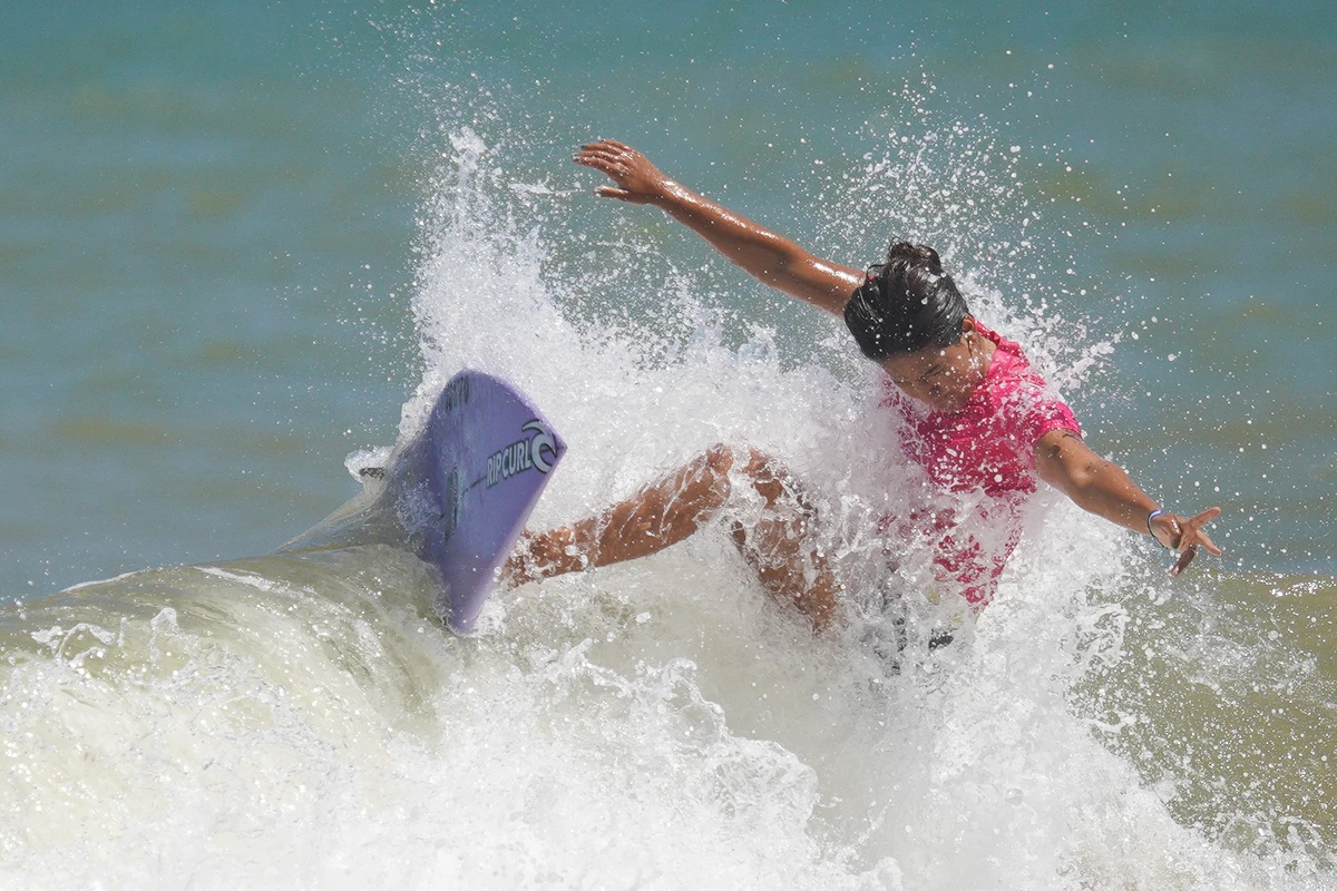 Sophia Medina. Etapa do WSL (World Surf League) na Praia D'Ulé em Guarapari por Vitor Jubini
