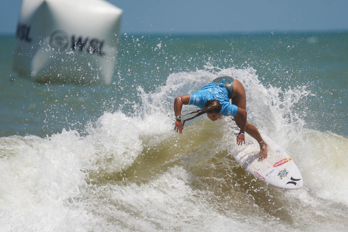 Tainá Hinckel. Etapa do WSL (World Surf League) na Praia D'Ulé em Guarapari por Vitor Jubini