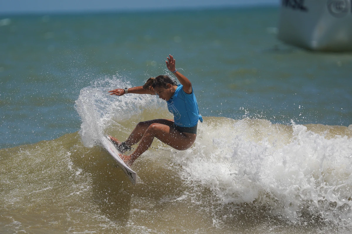 Tainá Hinckel. Etapa do WSL (World Surf League) na Praia D'Ulé em Guarapari por Vitor Jubini