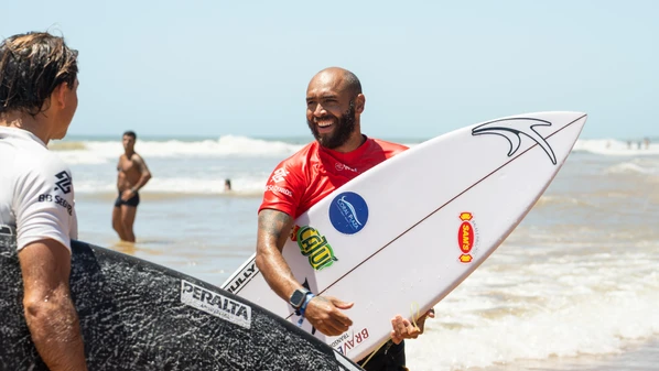 Surfista do Rio Grande do Norte superou o jovem Rodrigo Saldanha em uma final de bateria de tirar o fôlego na Praia d'Ulé, em Guarapari