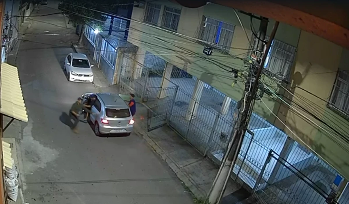 Criminosos abordam homem e roubam veículo em bairro de Vila Velha