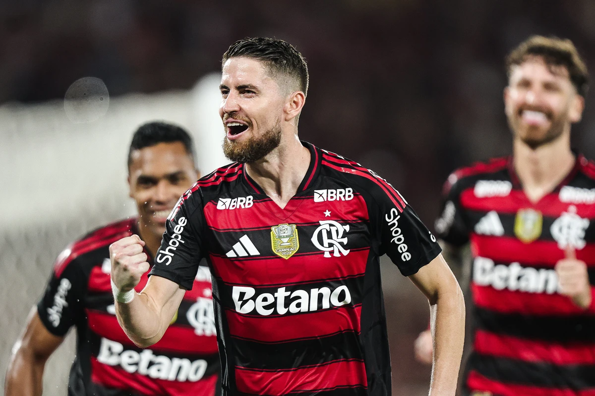 Jorginho teve grande atuação, fez um gol e deu uma assistência contra o Bragantino