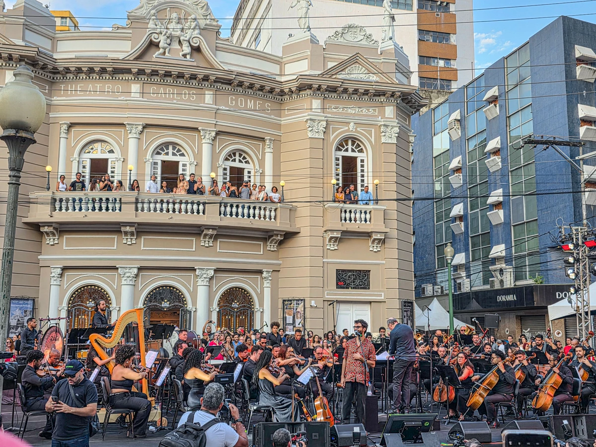 Silva na reabertura do Theatro Carlos Gomes