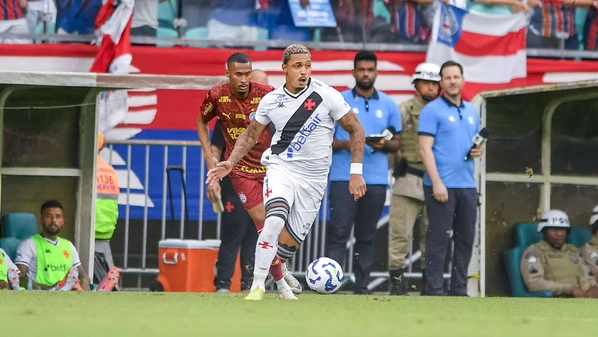 David deu uma entrada violenta no zagueiro Kanu e recebeu o vermelho direto na partida, na Fonte Nova, onde o Cruz-Maltino acabou derrotado