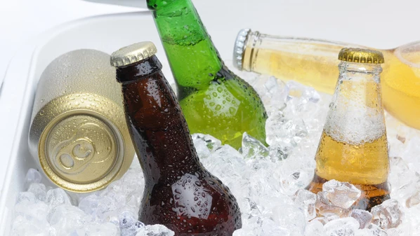 Levantamento de A Gazeta mostra que bebida pode ser encontrada nas orlas a partir de R$ 12, considerando local, marca e tamanho