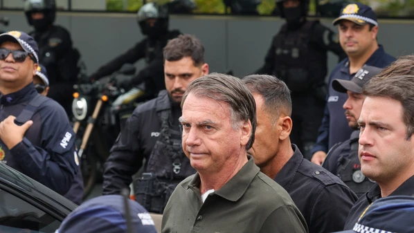 Advogados afirmaram que encontro com o parlamentar ocorreu "às claras", em área monitorada pela Polícia Penal